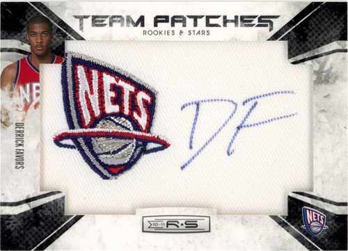 Derrick Favors trading card